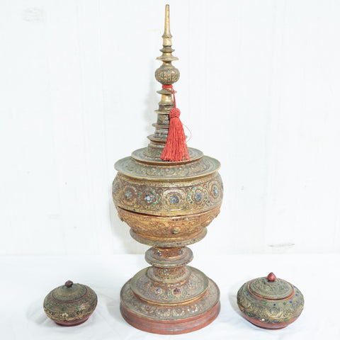 Vintage urn a lovely collectable piece for the household